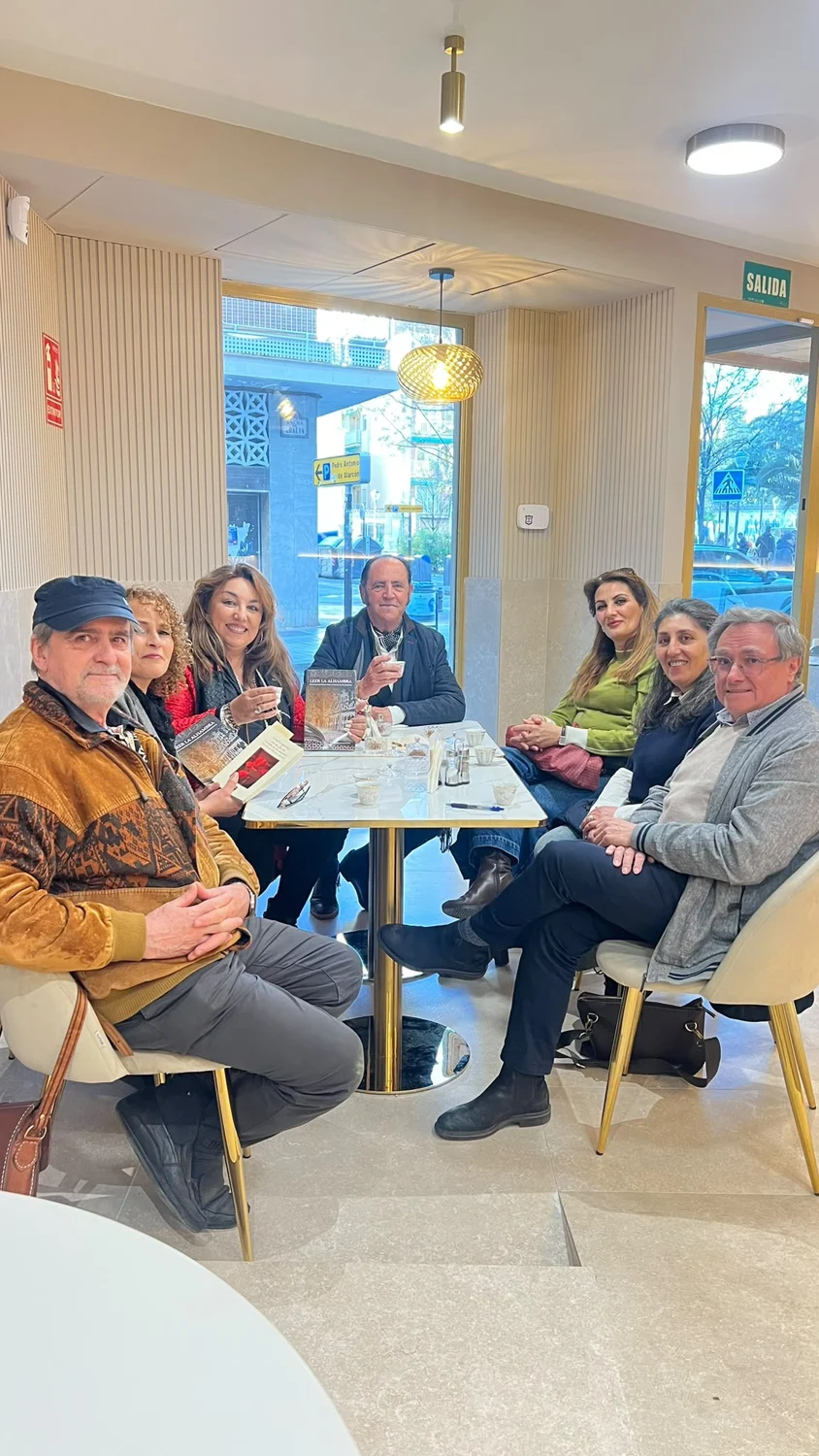 Café y conversación con nuestros invitados